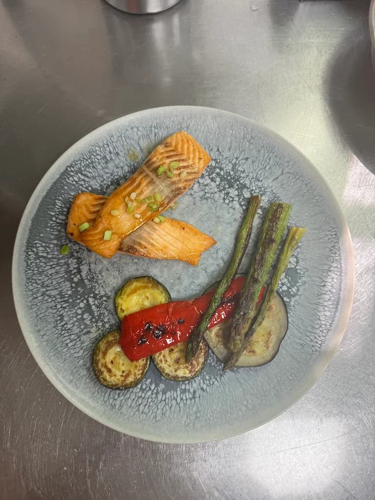 Salmon with grilled vegetables